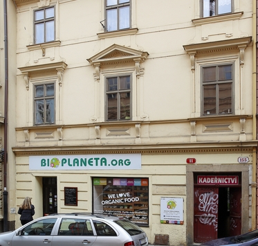 Dvůr domu v Andělské ulici zdobila kuchyňská zahrádka!                                              